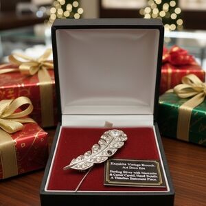 Exquisite Vintage Art Deco Style Feather Brooch Pin ✨
​